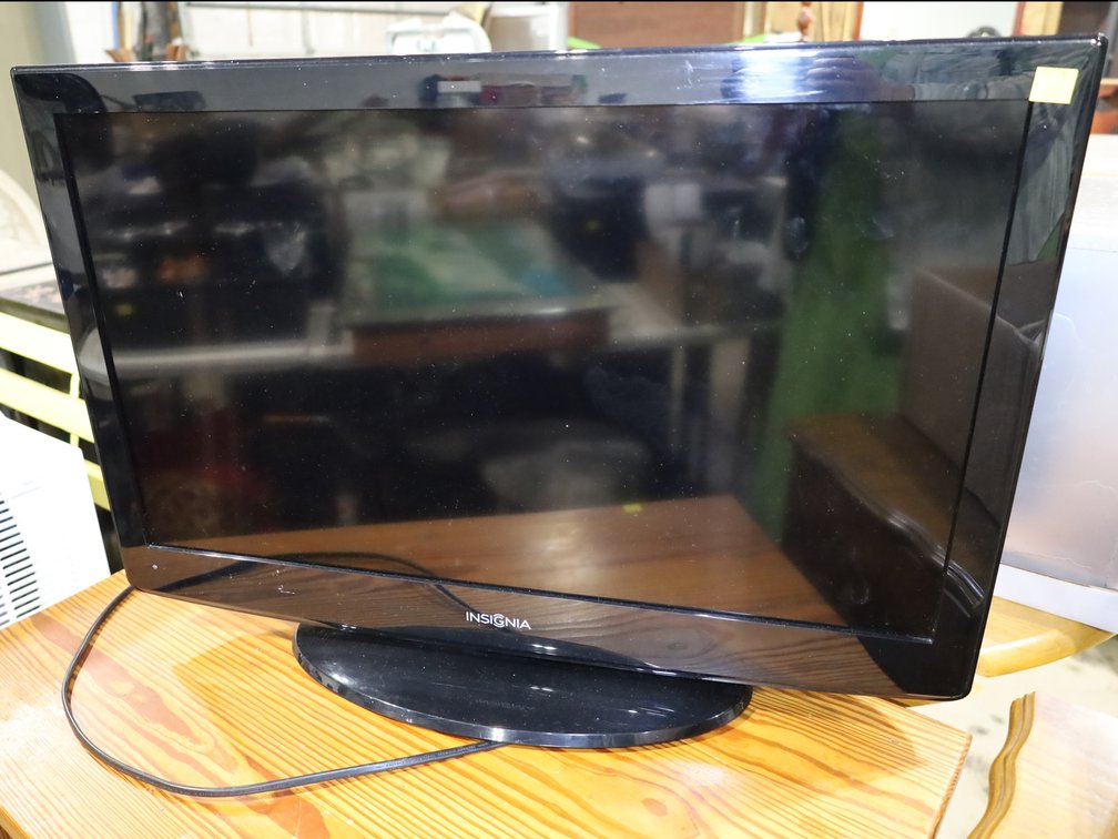 Insignia TV/monitor with remote and Sanyo DVD player with remote