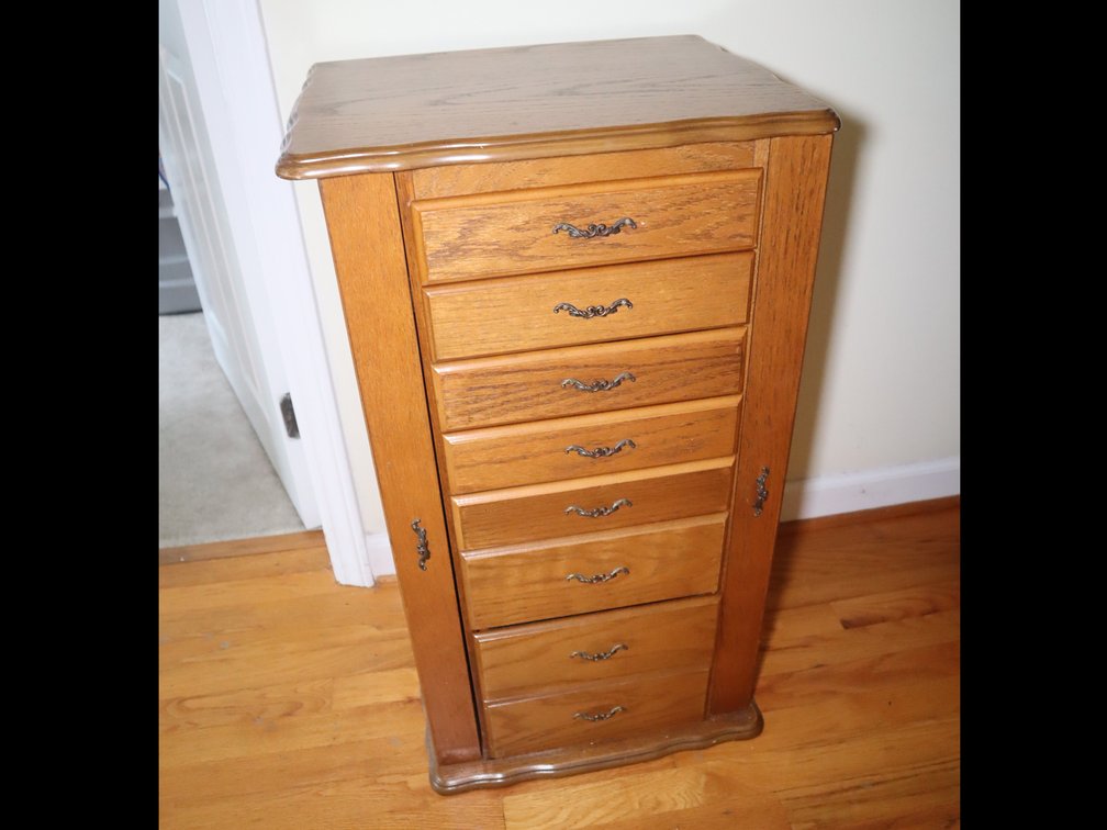 Oak jewelry chest - see description
