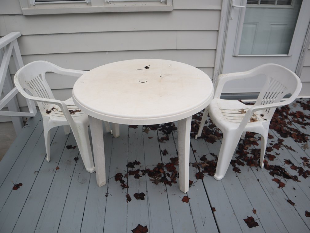 White plastic table and 2 lawn/patio chairs