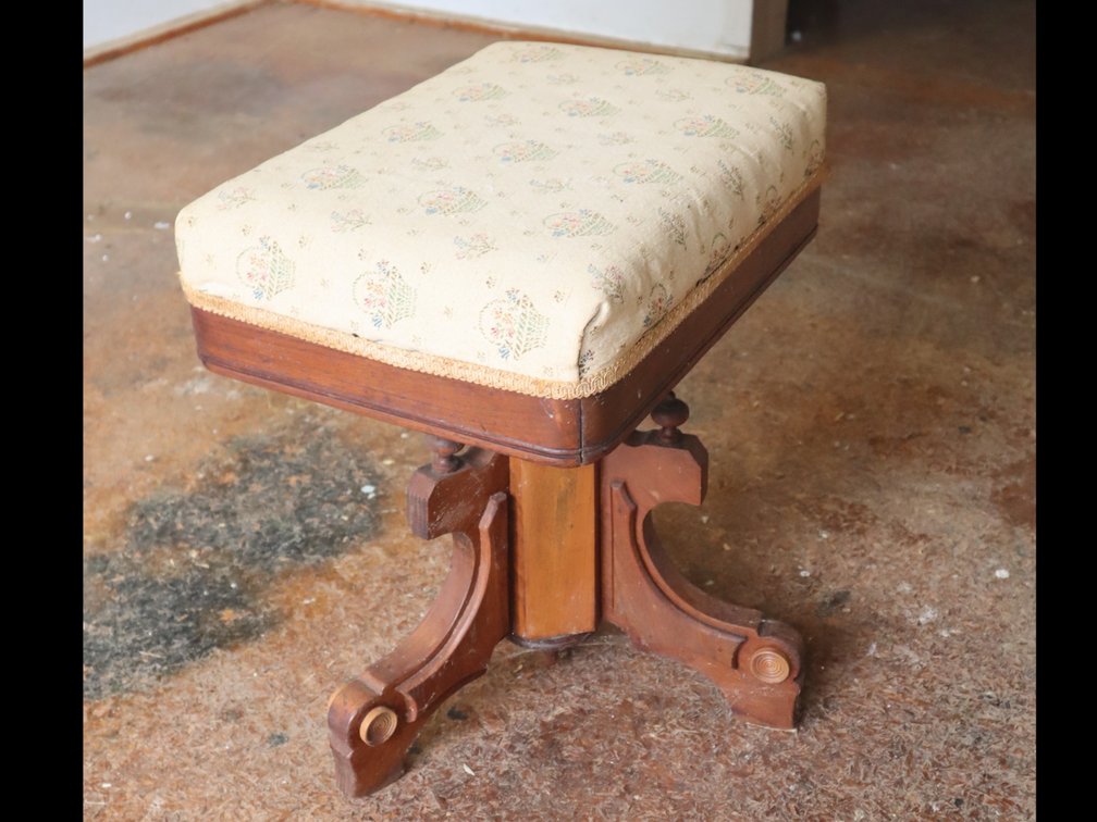 Swivel piano bench with upholstered seat