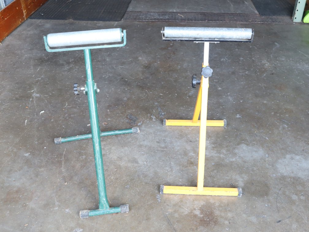 2 folding adjustable roller stands