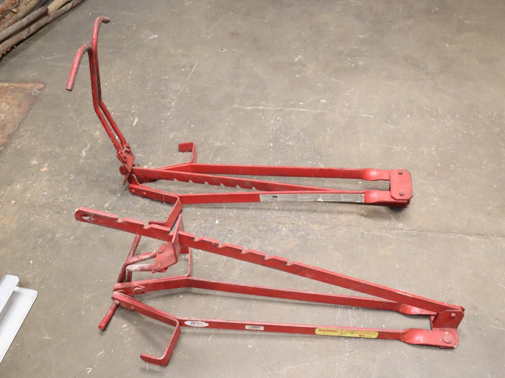 2 ladder jacks