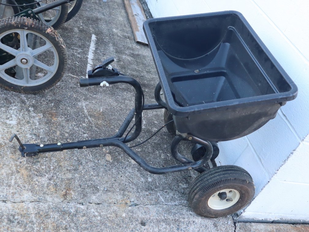 Craftsman pull-behind turf builder/spreader, handheld spreader