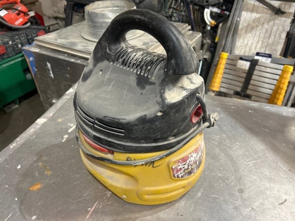Stinger 2-Gal Wet/Dry Vacuum