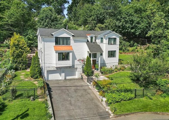 Cresskill, NJ 5-Bedroom Home