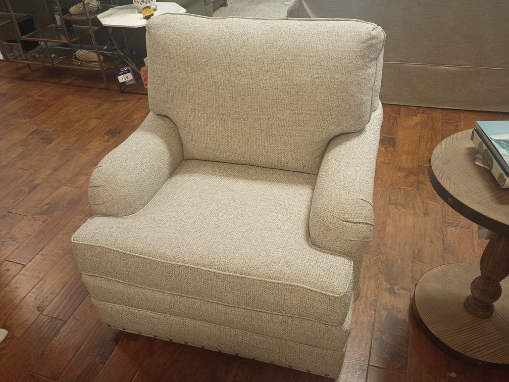 Kincaid Custom Select English Arm Swivel Chair