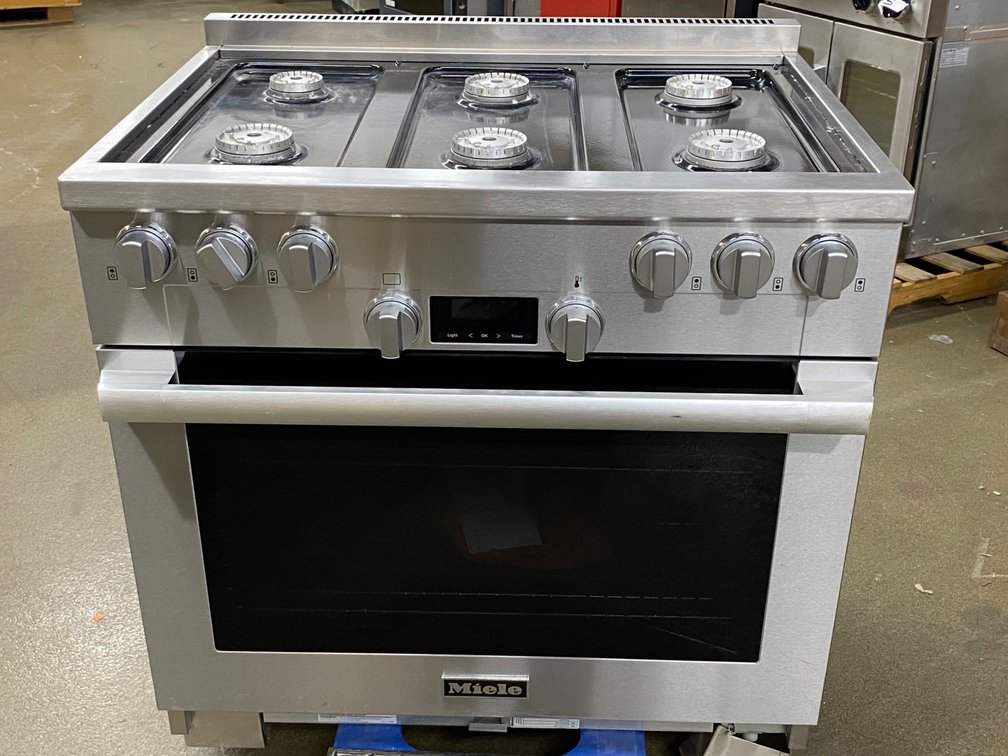 Miele HR 1134-1G, 36" Freestanding 6-Burner Gas Range (missing burner grates)