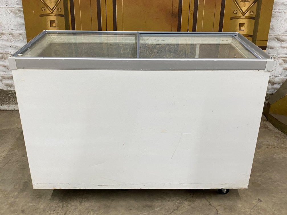 Vestfrost IKG 403, Commercial Sliding Glass Lid Chest Freezer