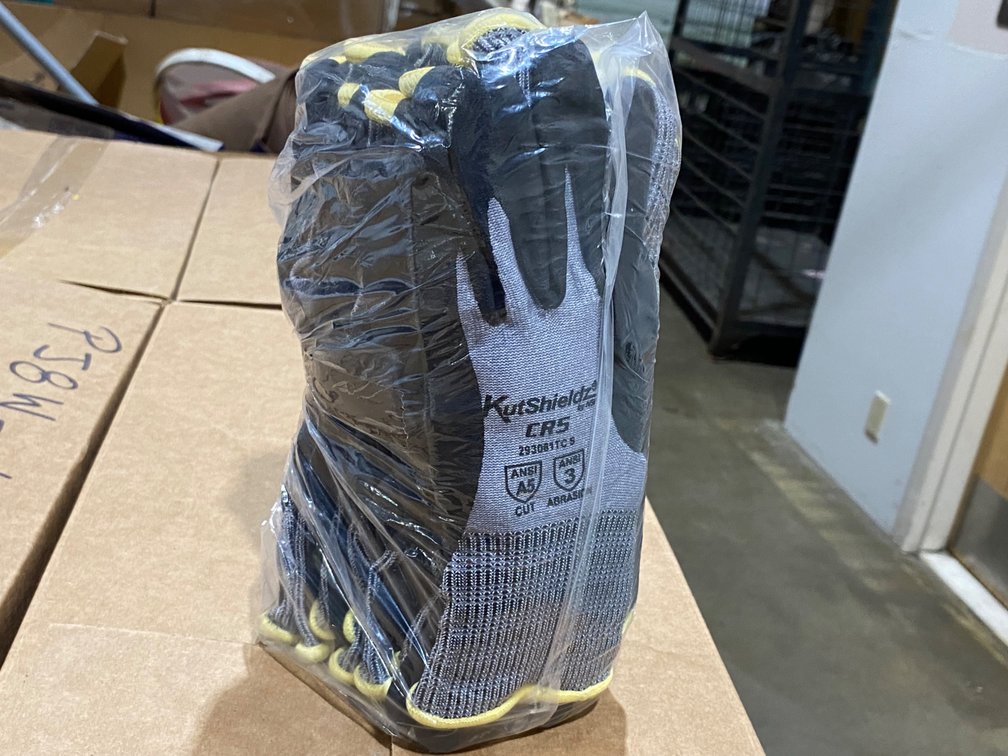 {case} NSI KutShieldz CR5 Cut Resistant Gloves, Small (6 Dozen Pairs Per Case)