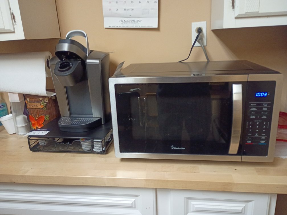 A Group of (2) Kitchen Appliances
