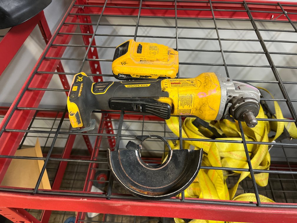 DeWalt DCG413 20V Cordless 4.5" Angle Grinder with Battery