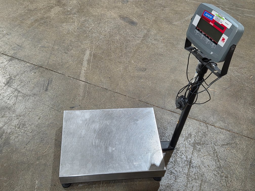 OHAUS Defender 3000 Digital Scale (damaged)