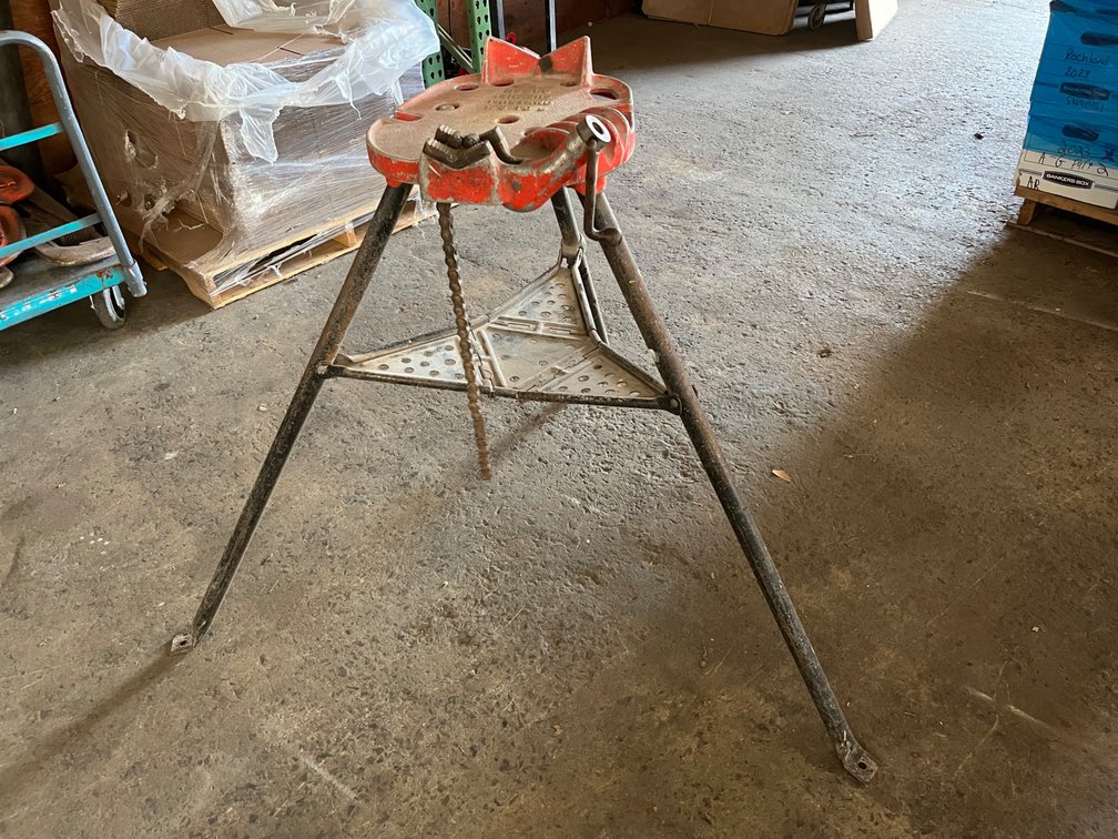 Ridgid No. 460 Tristand Portable Chain Vise Pipe Stand