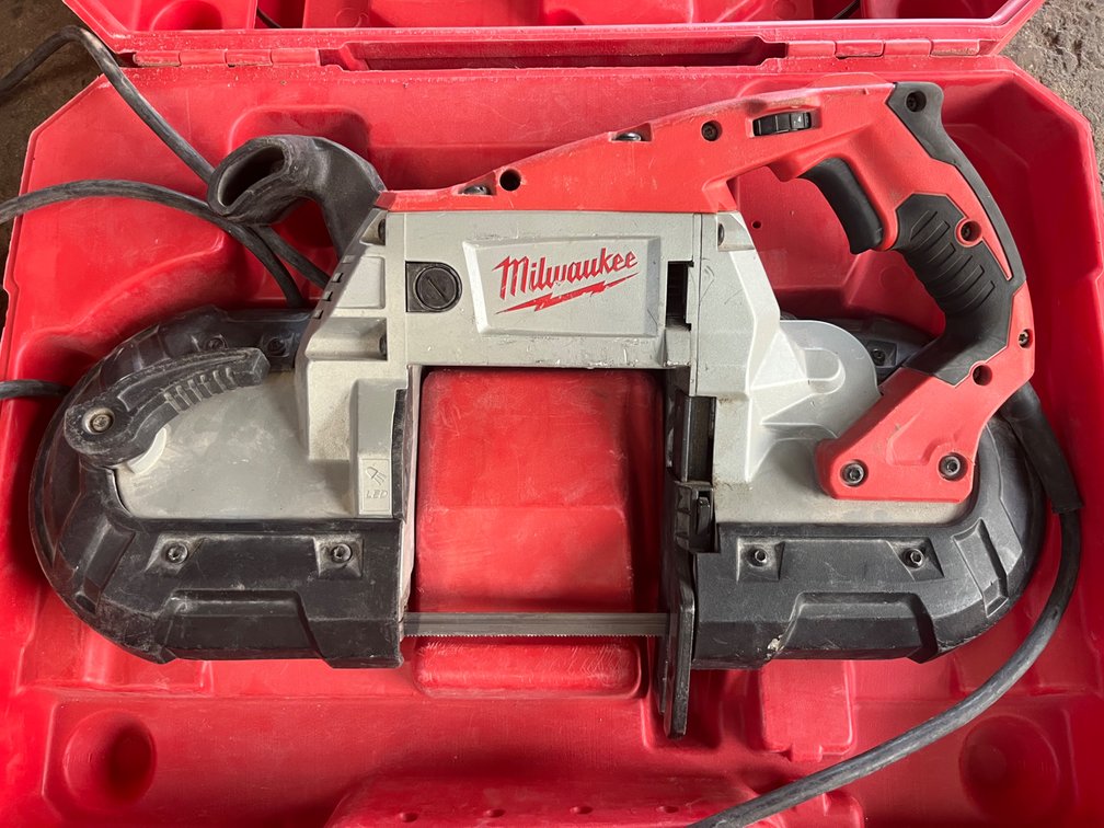 Milwaukee 6232-20 Corded Variable Speed Deep Cut Bandsaw