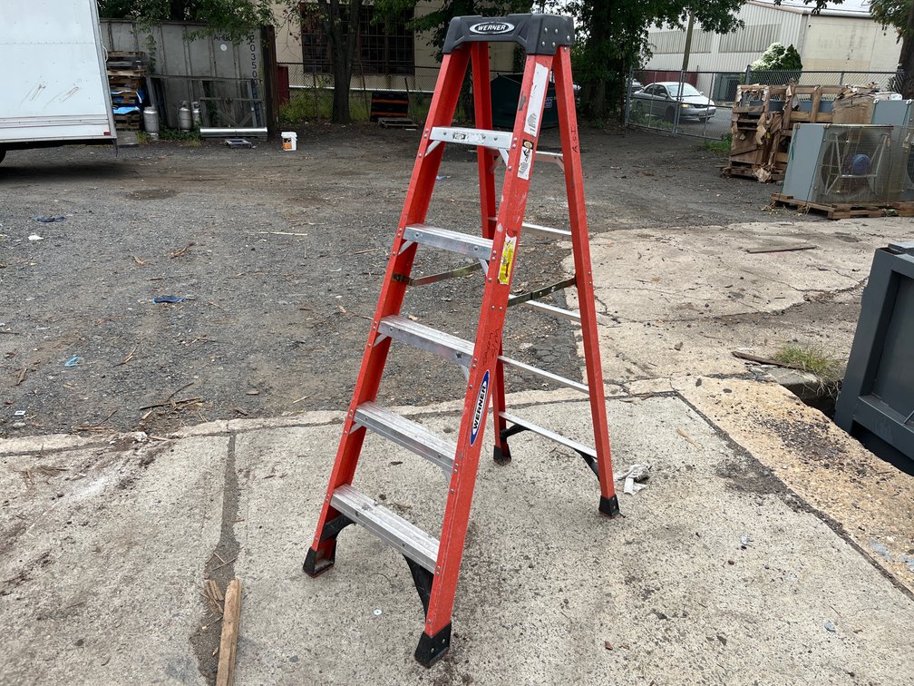 Werner 6' Fiberglass Step Ladder