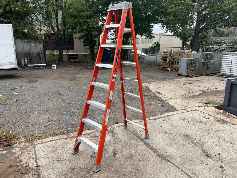 Louisville 8' Fiberglass Step Ladder