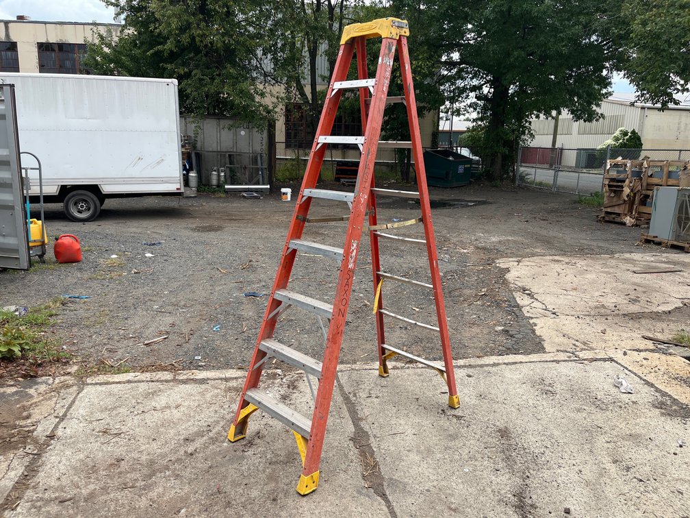 Werner 8' Fiberglass Step Ladder