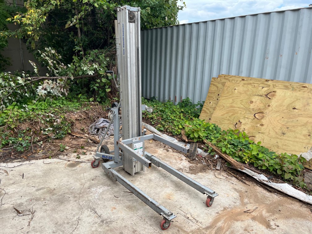 Genie SLC-18, 18'6" Superlift Contractor Material Lift