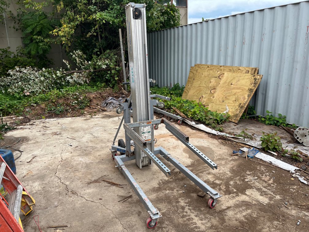 Genie SLC-18, 18'6" Superlift Contractor Material Lift