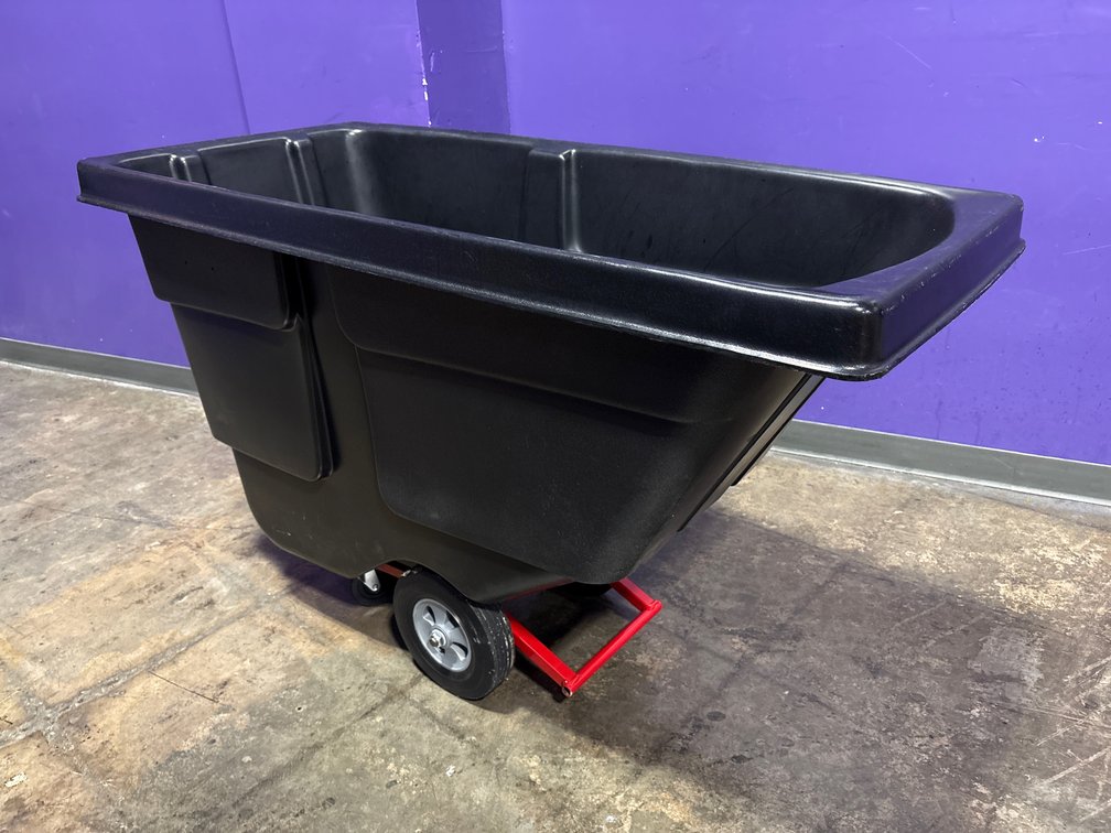 Rubbermaid Commercial 1/2 Cu. Yd. Poly Tilt Hopper on Casters