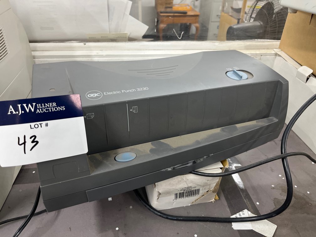 GBC Electric Punch 3230 Hole Puncher