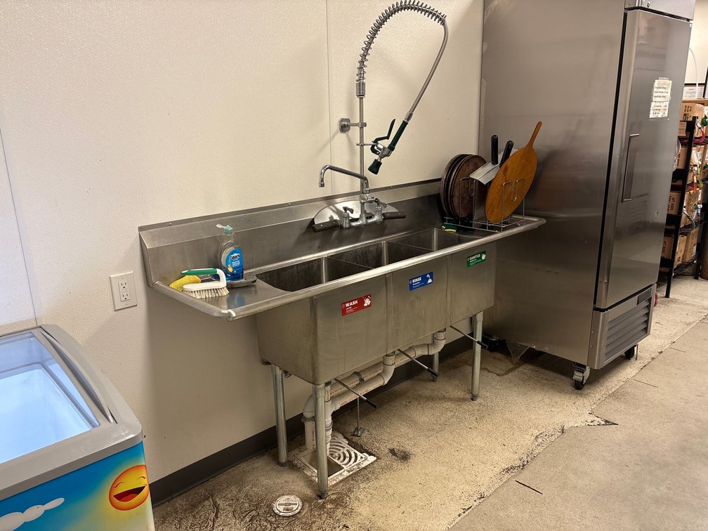 S/S Triple Well Wash Sink w/Goose Neck Faucet