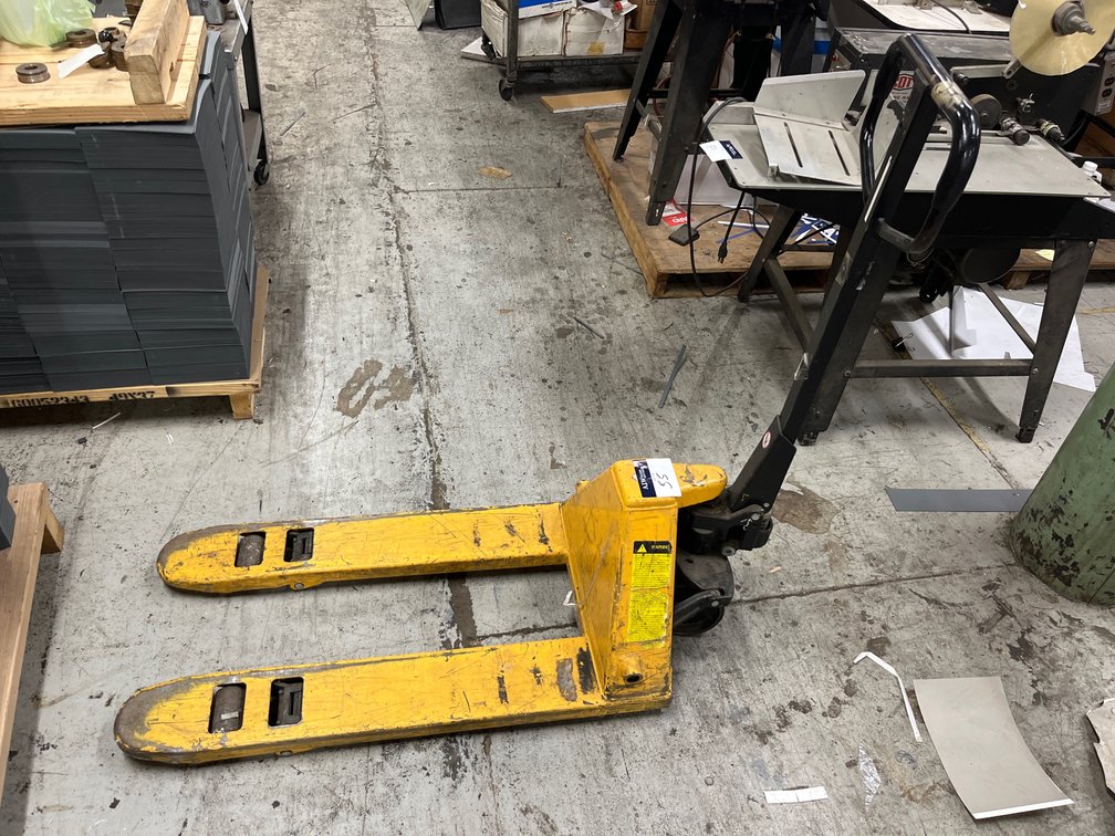 ULine 5,500lb Capacity Short/Narrow Pallet Jack
