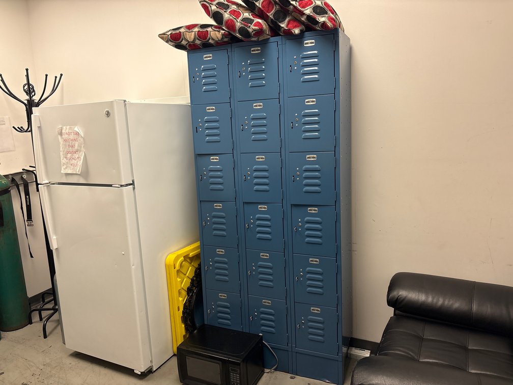 18-Bay Metal Lockers