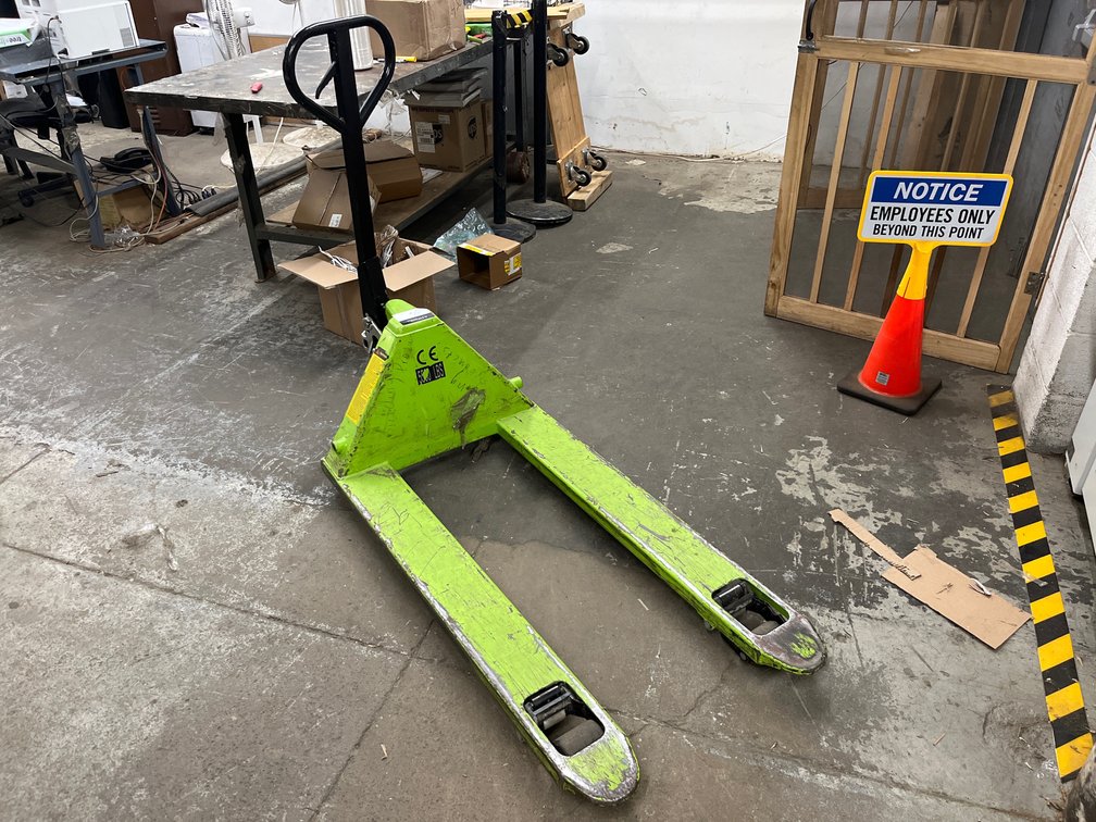 5,500lb Capacity Standard Pallet Jack (Non-Operational)