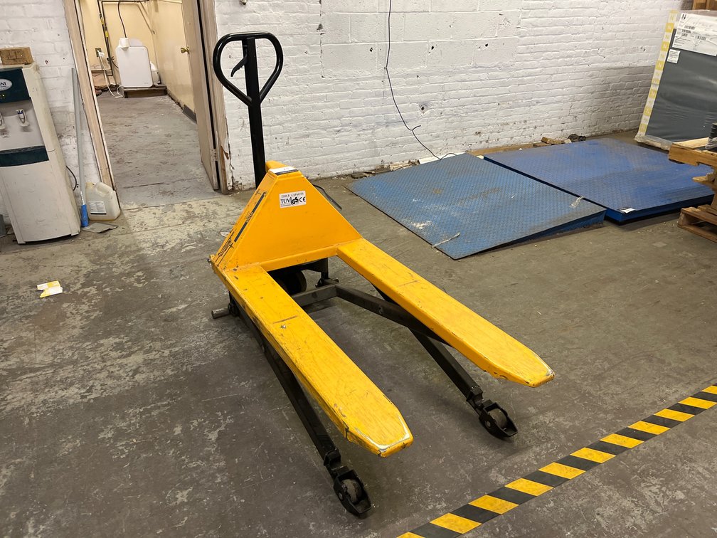 ULine 2,200lb Capacity Scissor Lift Pallet Jack
