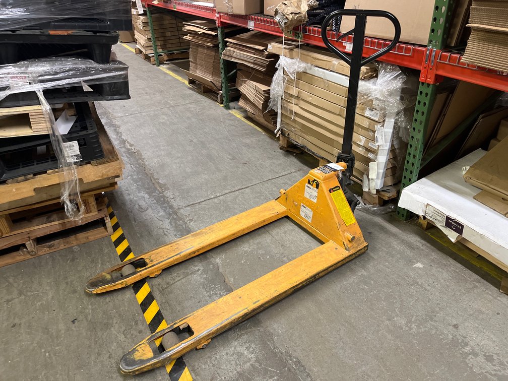 Global 5,500lb Capacity Standard Pallet Jack