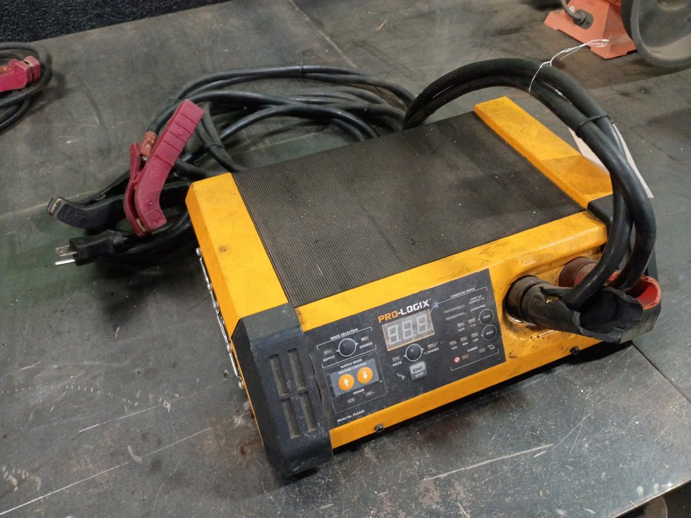 Pro-Logix 12V Portable Battery Charger