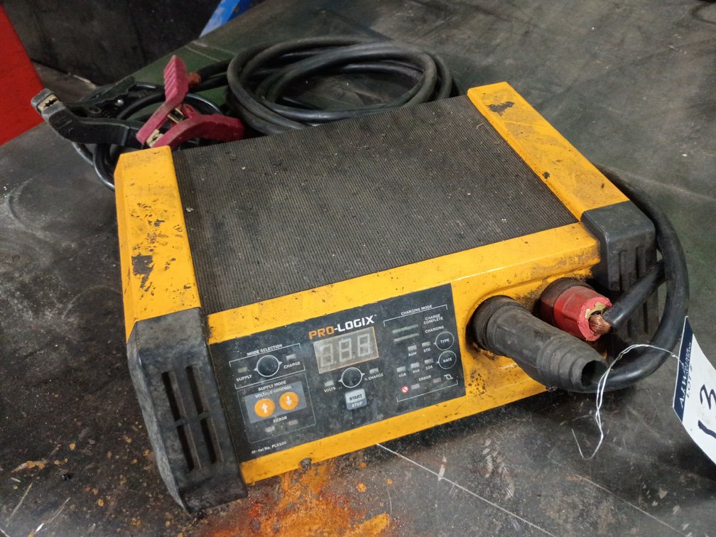 Pro-Logix 12V Portable Battery Charger