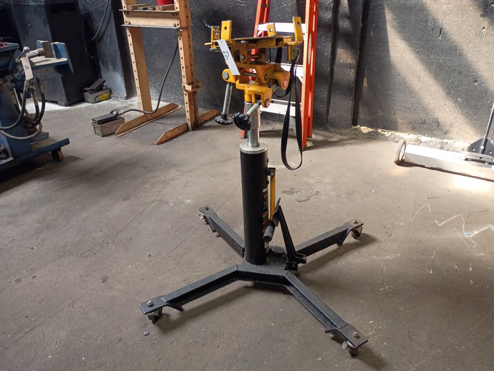 Omega 1,000lb Capacity Telescopic Transmission Jack