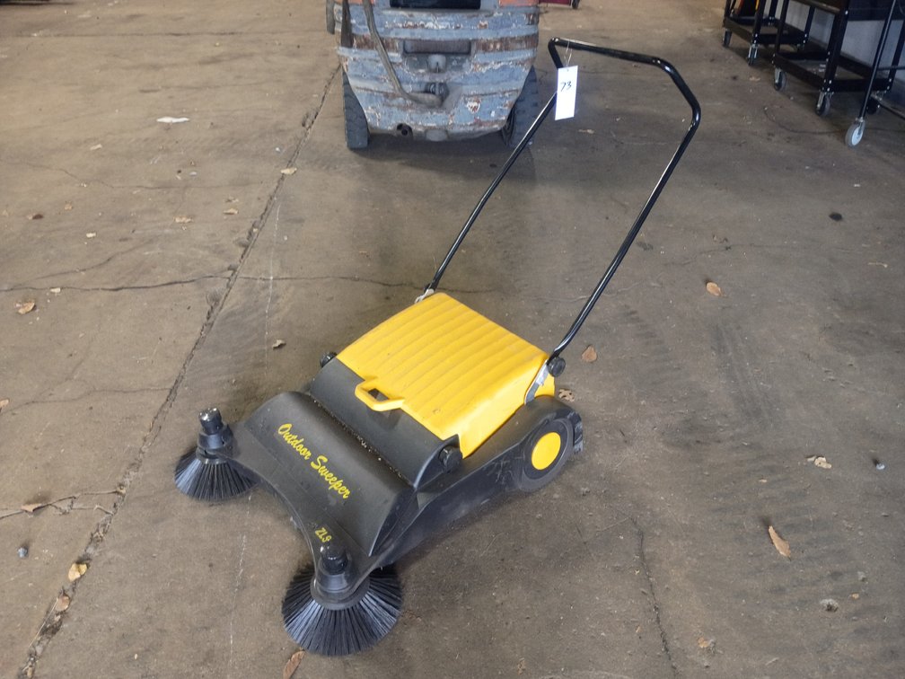 Outdoor Sweeper Walk-Behind Push Sweeper