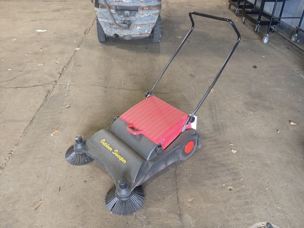 Outdoor Sweeper Walk-Behind Push Sweeper