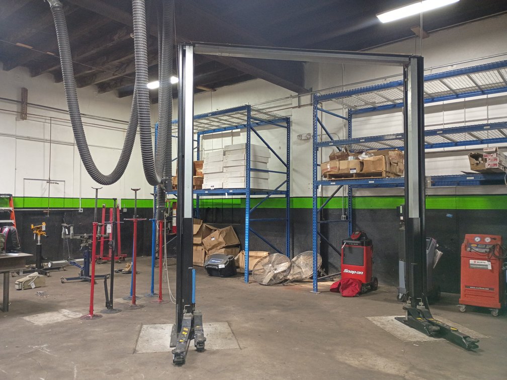Nussbaum SPL10000M3S, 10,000lb Capacity 2-Post Vehicle Lift