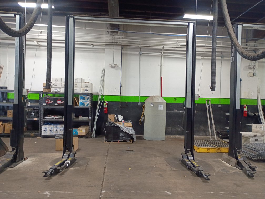 Nussbaum SPL10000M3S, 10,000lb Capacity 2-Post Vehicle Lift