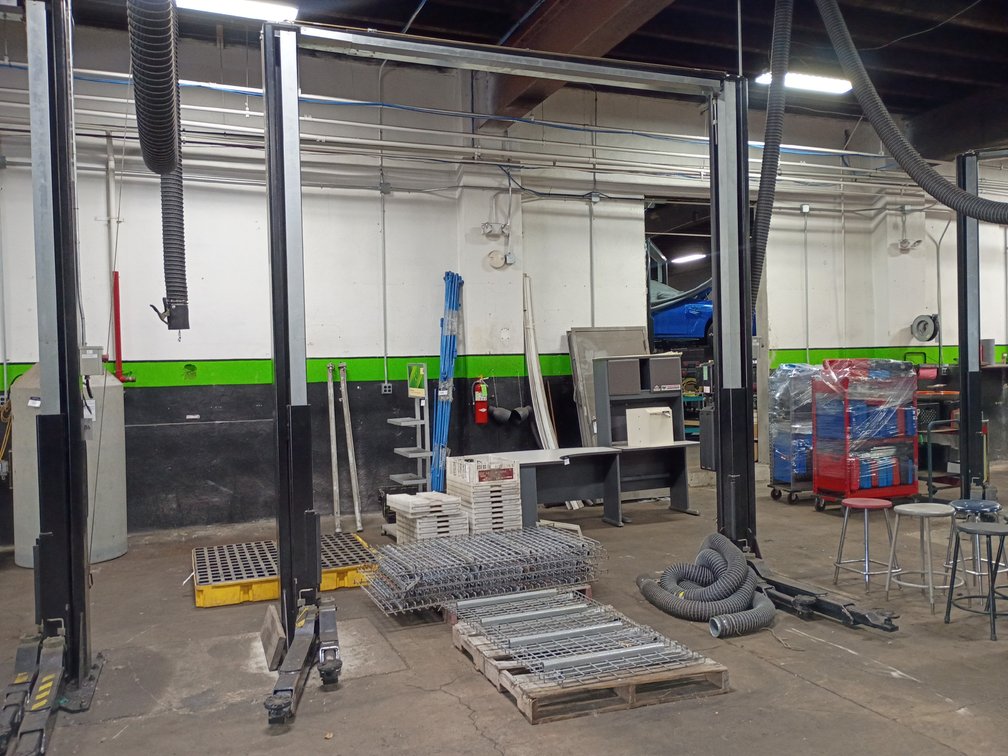 Nussbaum SPL10000M, 10,000lb Capacity 2-Post Vehicle Lift