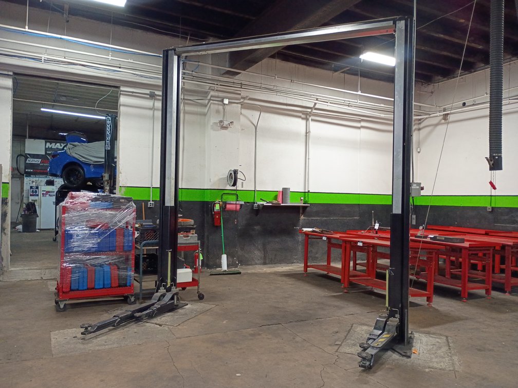 Nussbaum SPL10000M, 10,000lb Capacity 2-Post Vehicle Lift