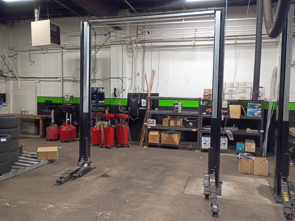 Nussbaum SPL10000M, 10,000lb Capacity 2-Post Vehicle Lift