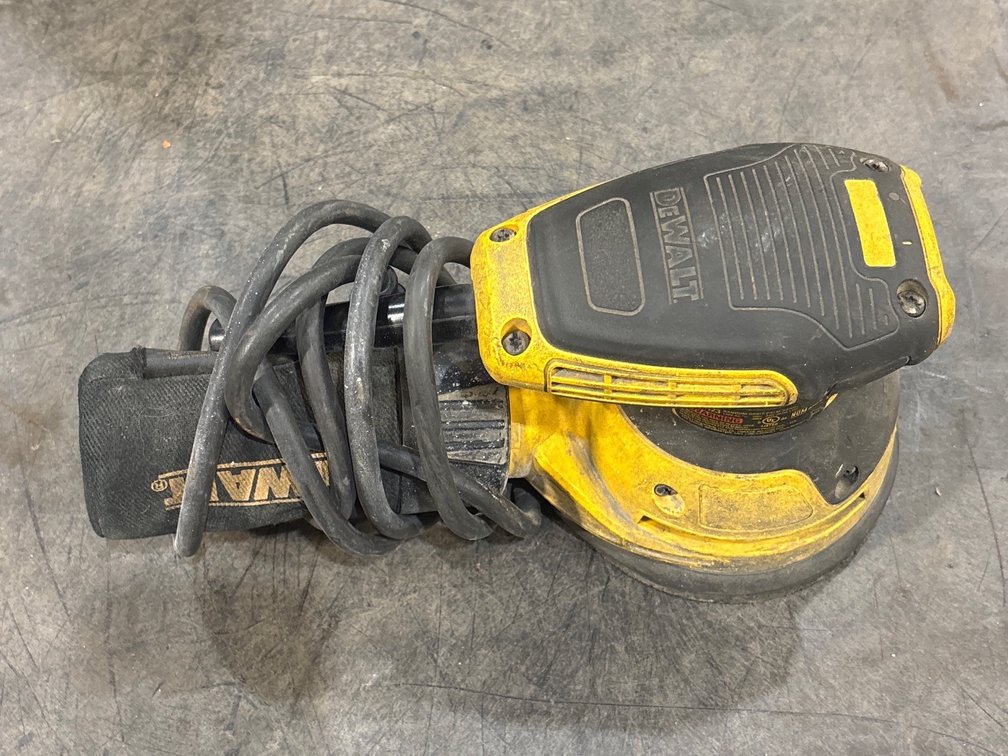 DeWalt DWE6423 Corded Orbit Palm Sander