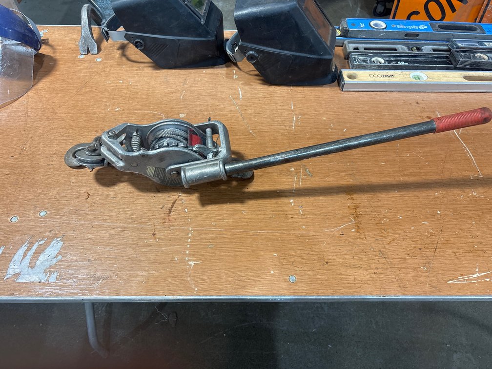Dayton 3AY61, 3,400lb Capacity Cable Come-Along