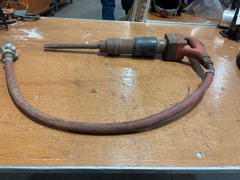 Heavy-Duty Pneumatic Chipping Hammer