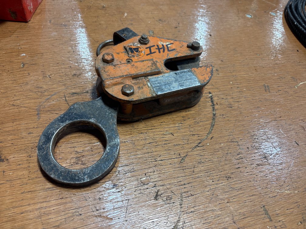 Renfroe 1/2 Ton Vertical Plate Lifting Clamp