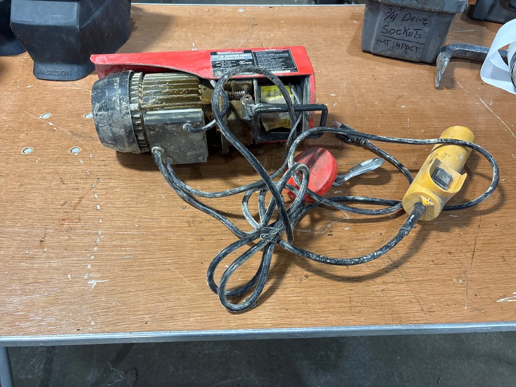 Haul-Master 440lb Electric Hoist w/ Remote Control