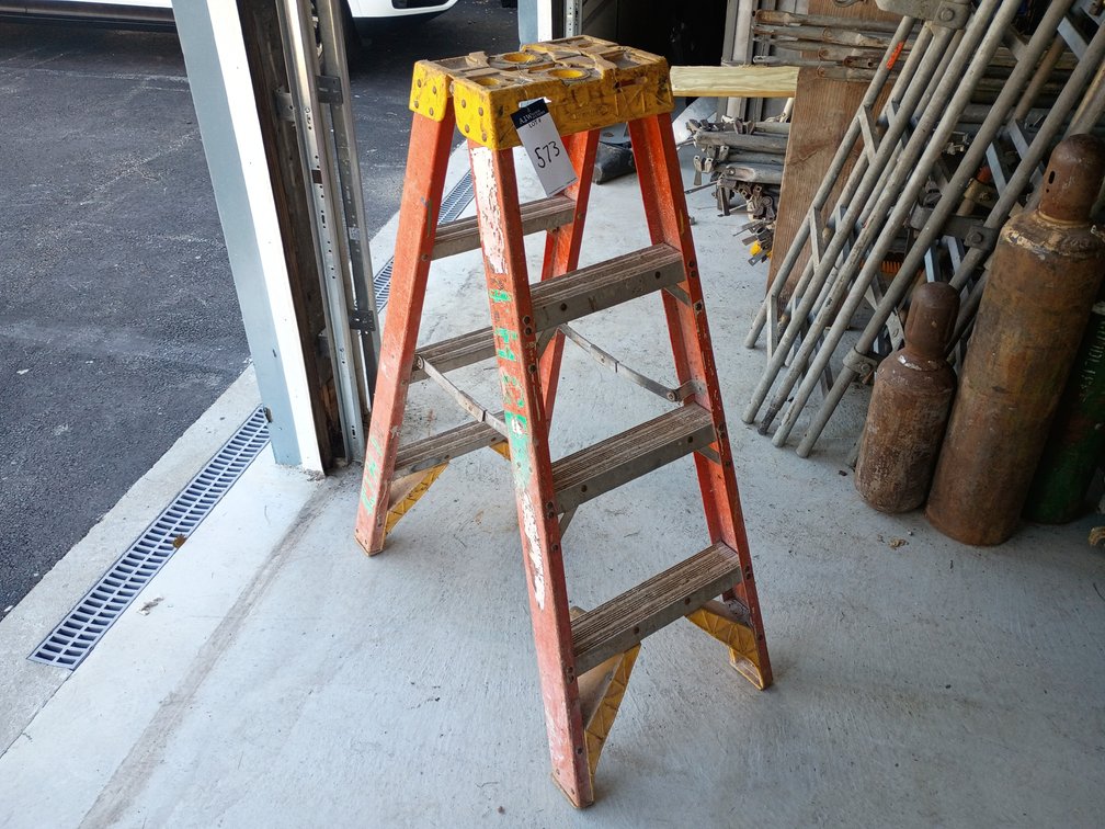 Werner 4' Fiberglass Step Ladder
