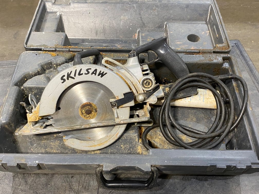 SKILSAW 7 1/4" Heavy-Duty Corded Worm Drive Circular Saw