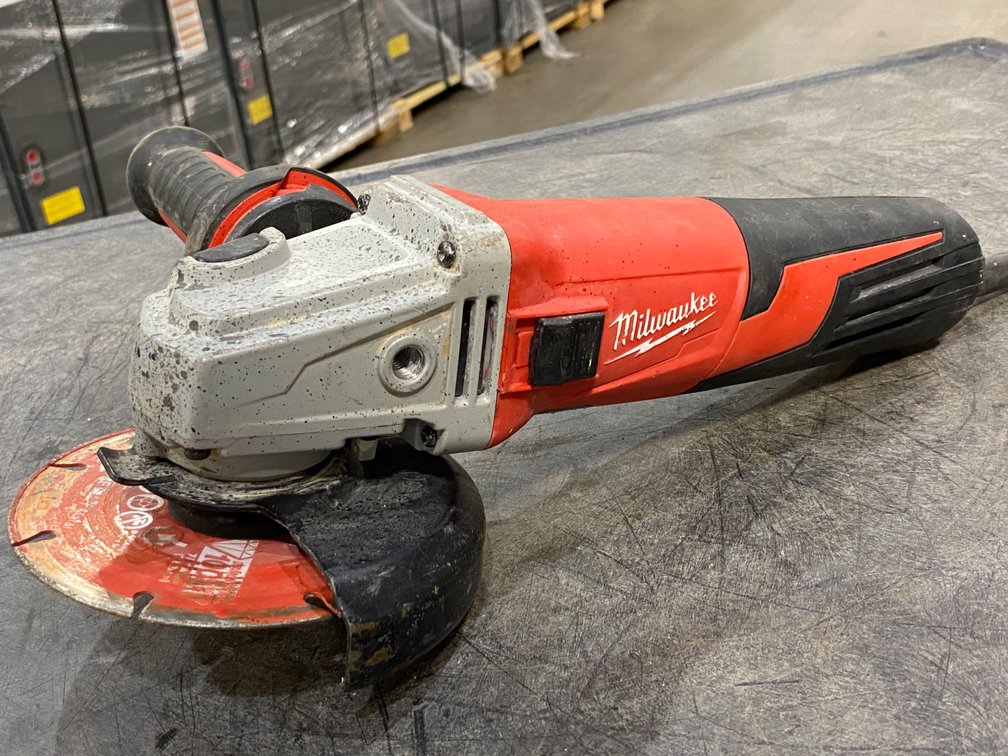 Milwaukee 6117-33D 5" Corded Grinder