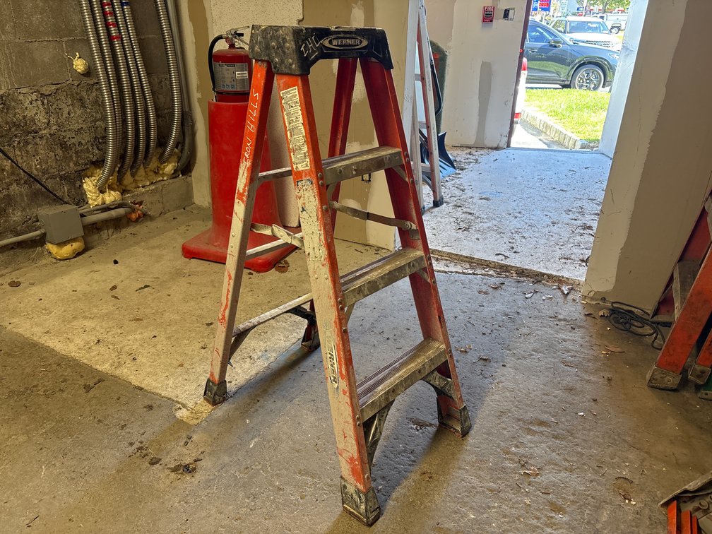 Werner 4' Fiberglass Step Ladder